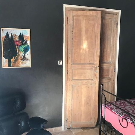 Le Petit Apartment Coursan Bagian luar foto