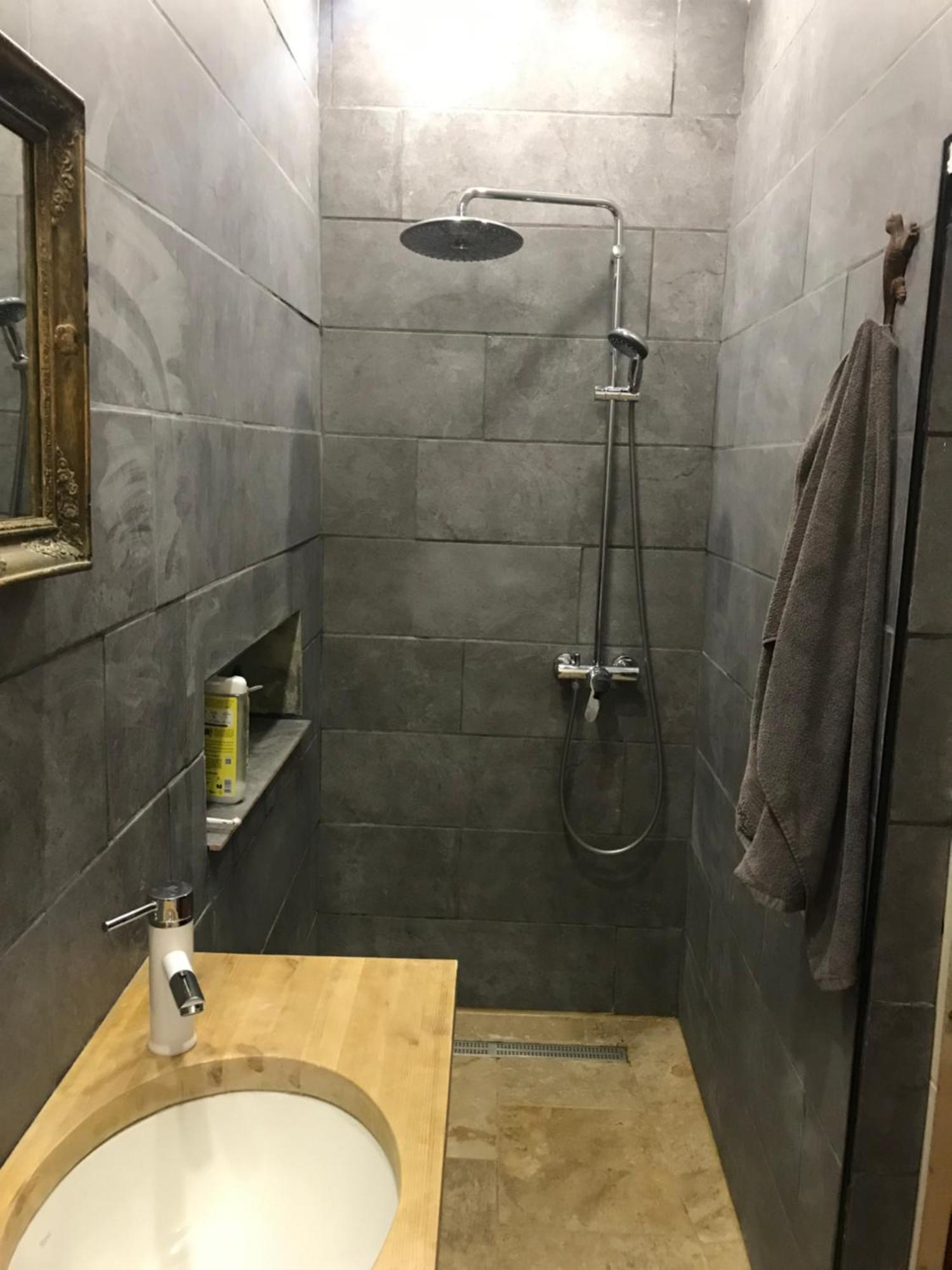 Le Petit Apartment Coursan Bagian luar foto